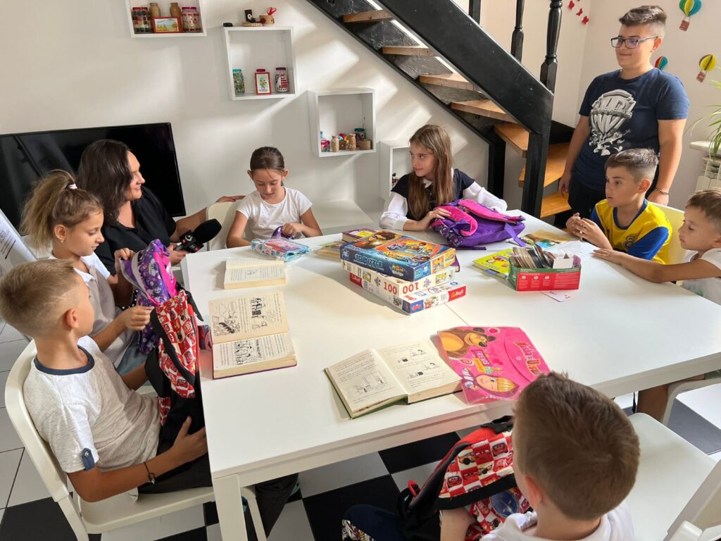 Campania „Ghiozdane pentru vise mari” este un demers menit să-i ajute pe copiii talentați, ai căror părinți nu-și permit rechizitele școlare